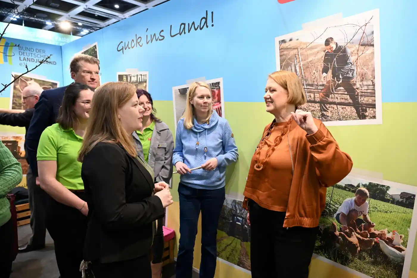 Jugendministerin im Gespräch am BDL-Stand auf der Grünen Woche