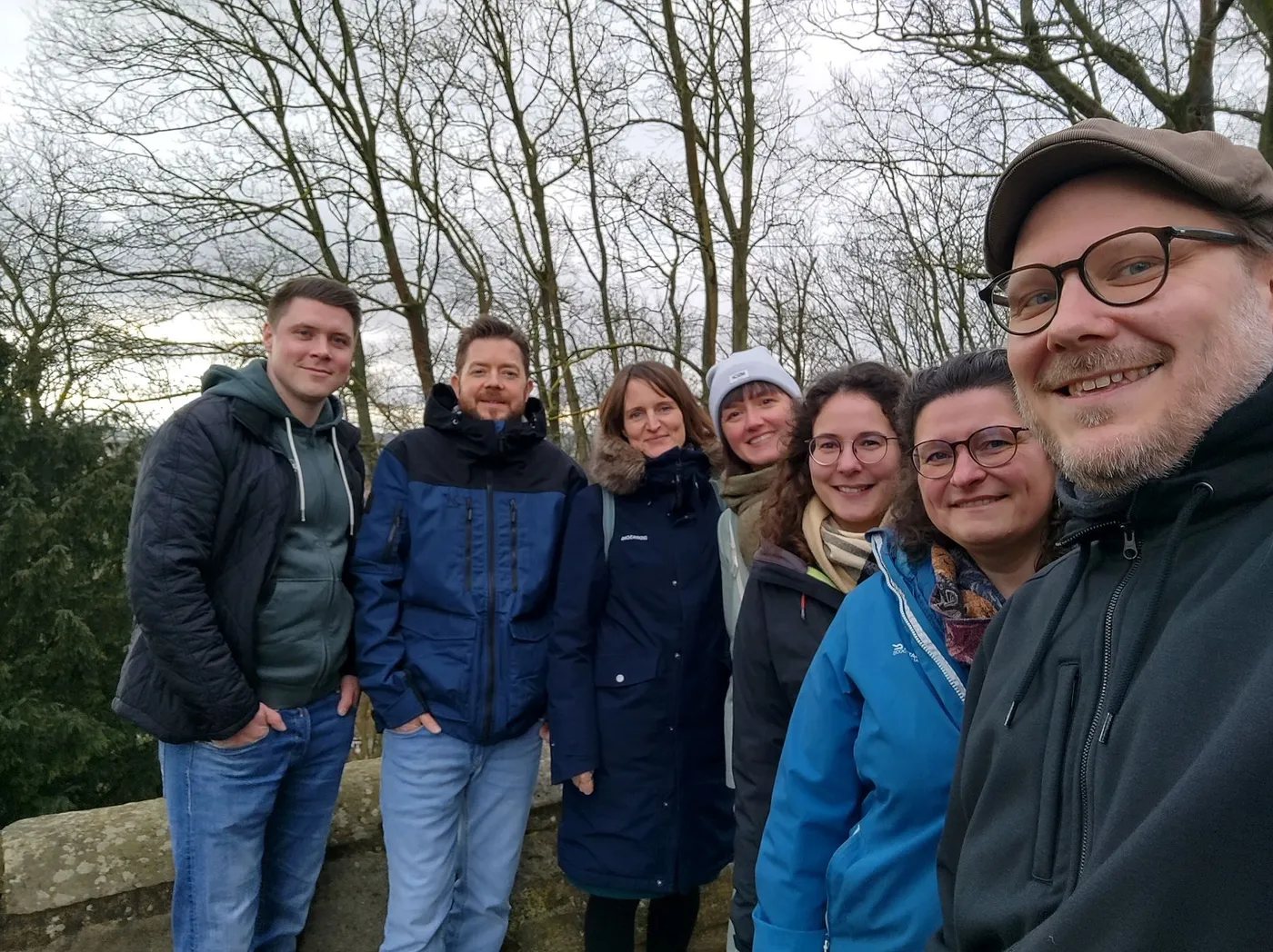 Die Bundesjugendreferent:innen lächeln in die Kamera.