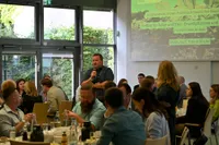 Junglandwirt spricht auf dem Junglandwirt:innen Frühstück