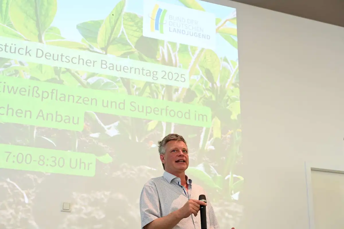 Stefan Beuermann spricht auf dem Junglandwirt:innen Frühstück