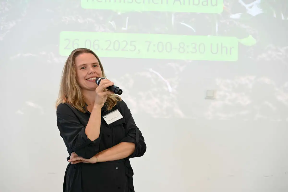 Elisabeth S. Berlinghof spricht auf dem Junglandwirt:innen Frühstück