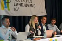 Buvo Theresa Schmidt spricht