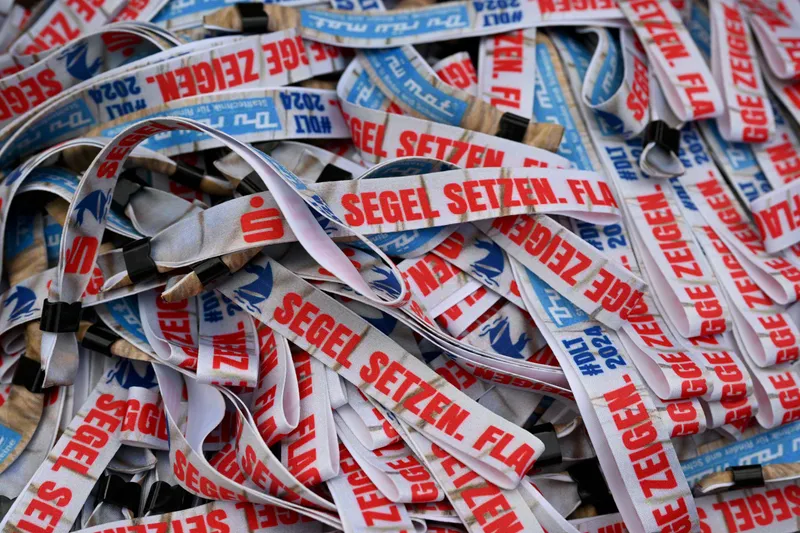 Segel setzen, Flagge zeigen. Armbänder vom Deutschen Landjugendtag
