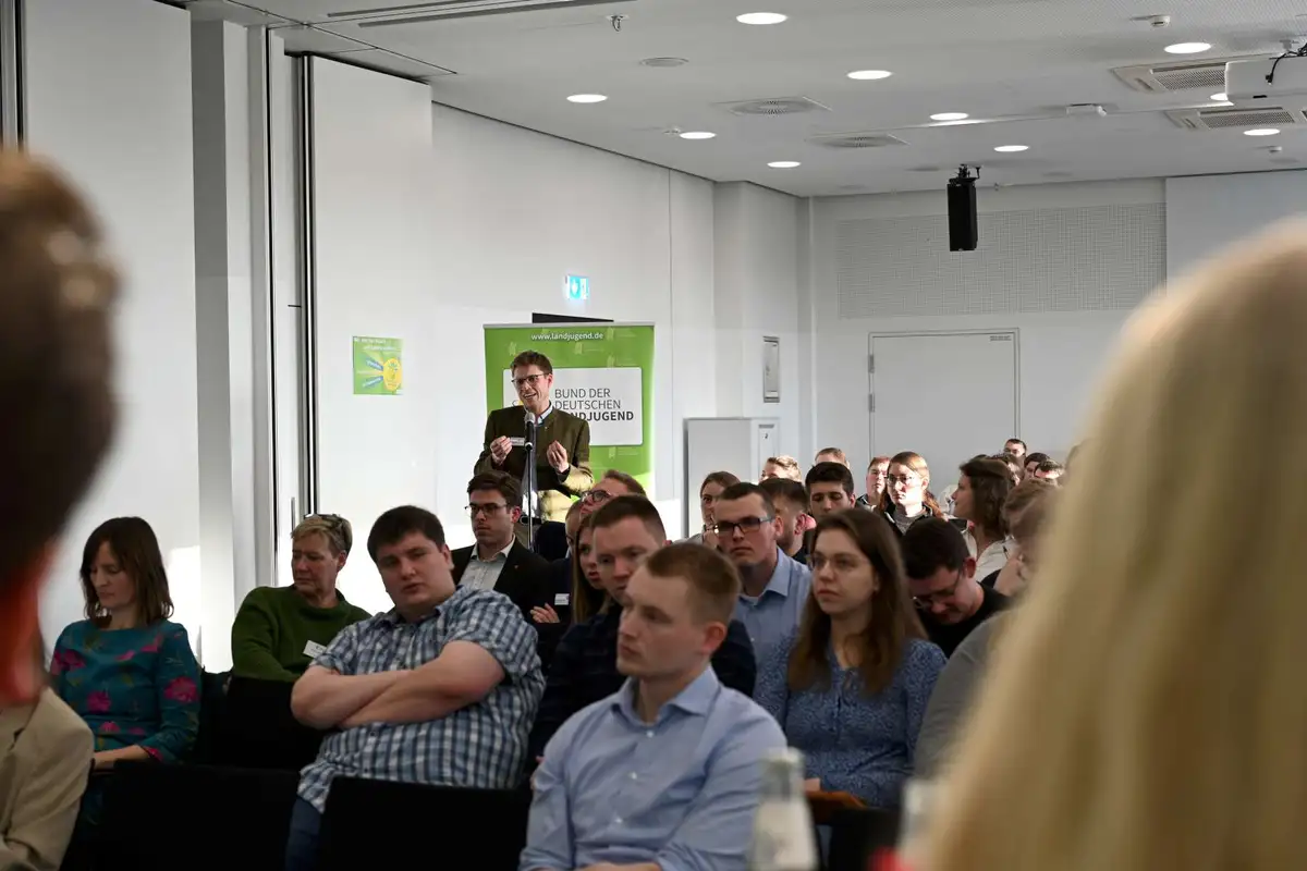 Landjugend mit dem Parteiennachwuchs beim Jugendforum - demokratische Lösungssuche beim BDL-Jugendforum auf der Grünen Woche.