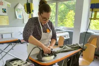 Finalistin beim Bügeln