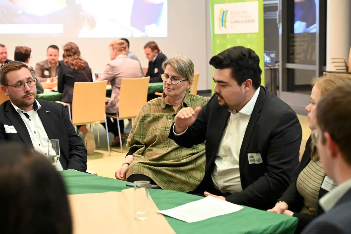 Der Abgeordnete Niklas Wagener im Gespräch