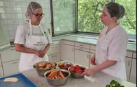 Finalistinnen beim Kochen