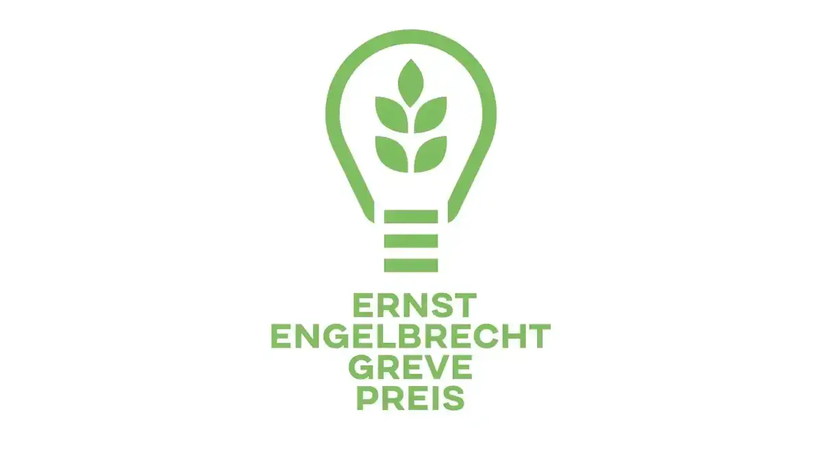 Das Logo von Ernst Engelbrecht, dargestellt in einem Teaser. Das Logo zeigt einen Schriftzug auf grünem Gras und symbolisiert die Marke.